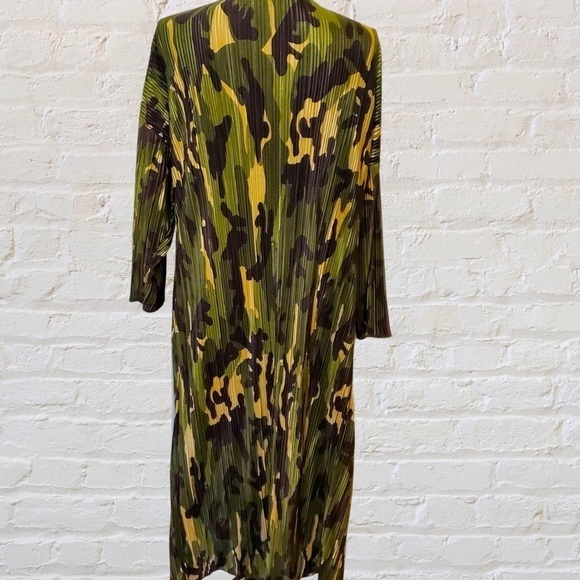 LuLaRoe Shirley Satiny Camo Print Open Front Kimono Large - Picture 3 of 10